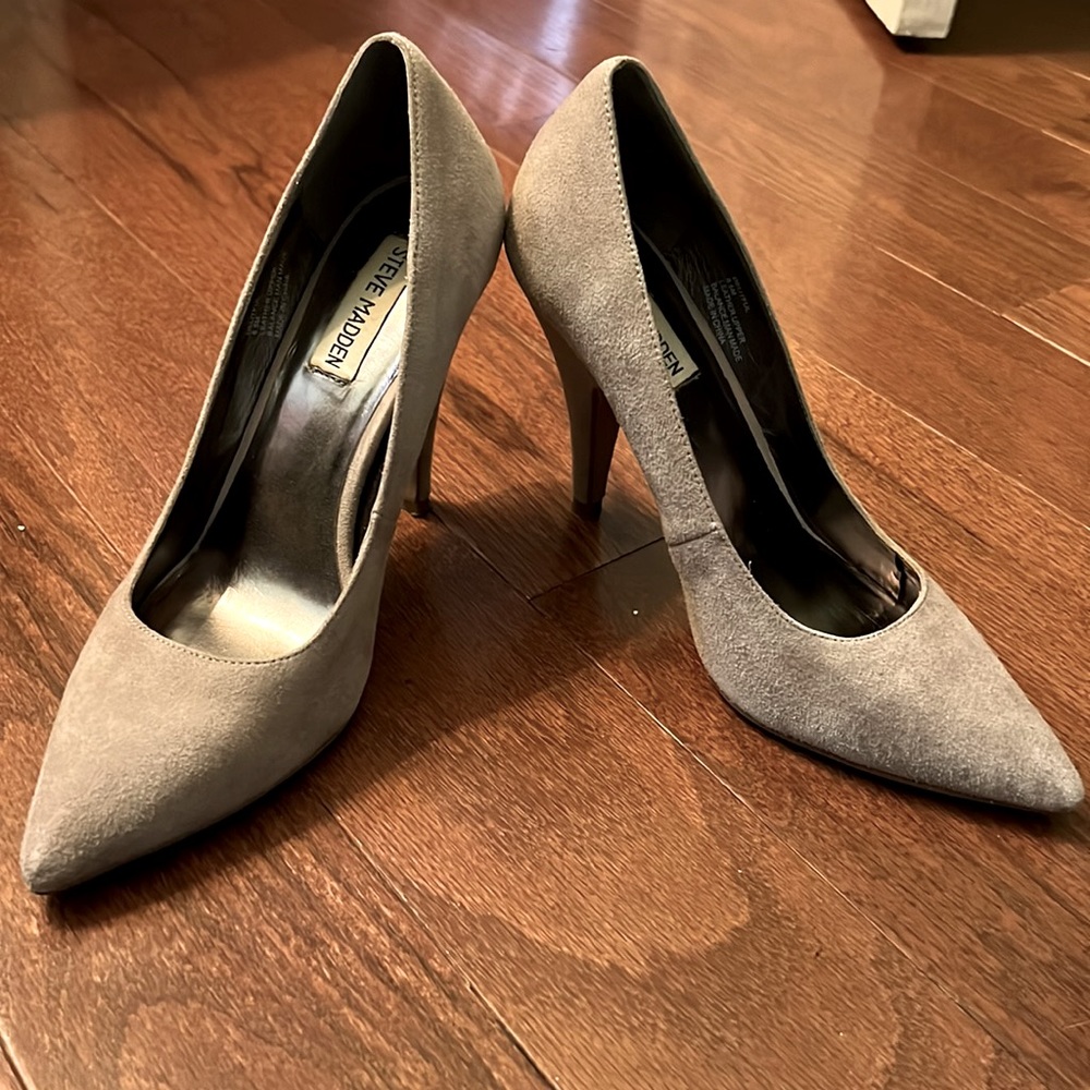 Steve Madden blush/ taupe suede heels size 8.5